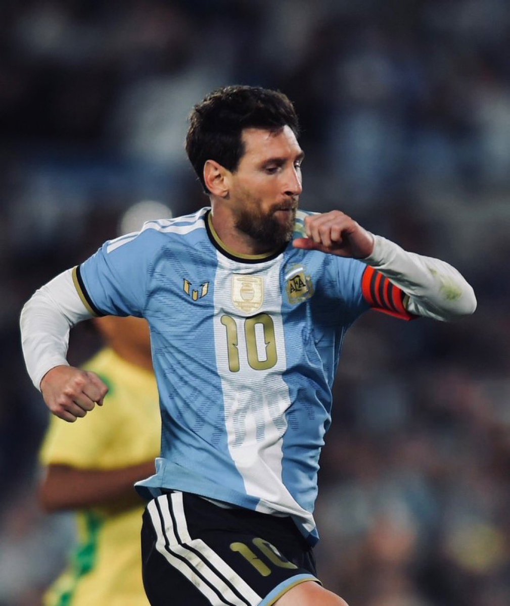 lnstantFoot's tweet photo. 🚨🚨🚨C’EST DÉSORMAIS TERMINÉ LES AMIS : LIONEL MESSI NE REJOUERA PLUS AVEC L’ALBICELESTE… 🇦🇷👋🏽🥹

La PLUS GRANDE LÉGENDE du pays avec Diego Armando Maradona, une LÉGENDE ABSOLUE, le GOAT de ce sport ! 

126 BUTS et 70 PASSES DÉCISIVES avec l’Argentine !!! 😳👏🏽 https://t.co/tDhJvxC0G1