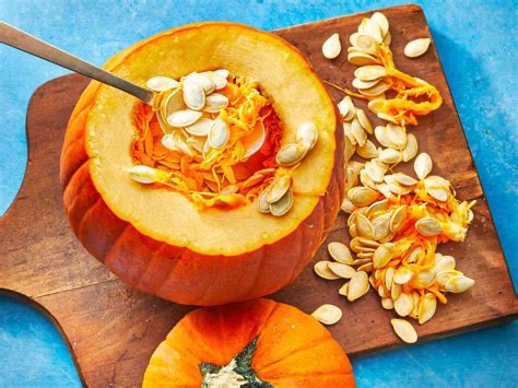 LisaLp23's tweet photo. Farm Fact 🎃

Did you know a pumpkin is a fruit? 

Botanically it's a type of berry called a pepo, because it grows from the flower and holds its seeds inside. 

Happy National Pumpkin Seed Day! 

#FarmFact 
#FarmLife