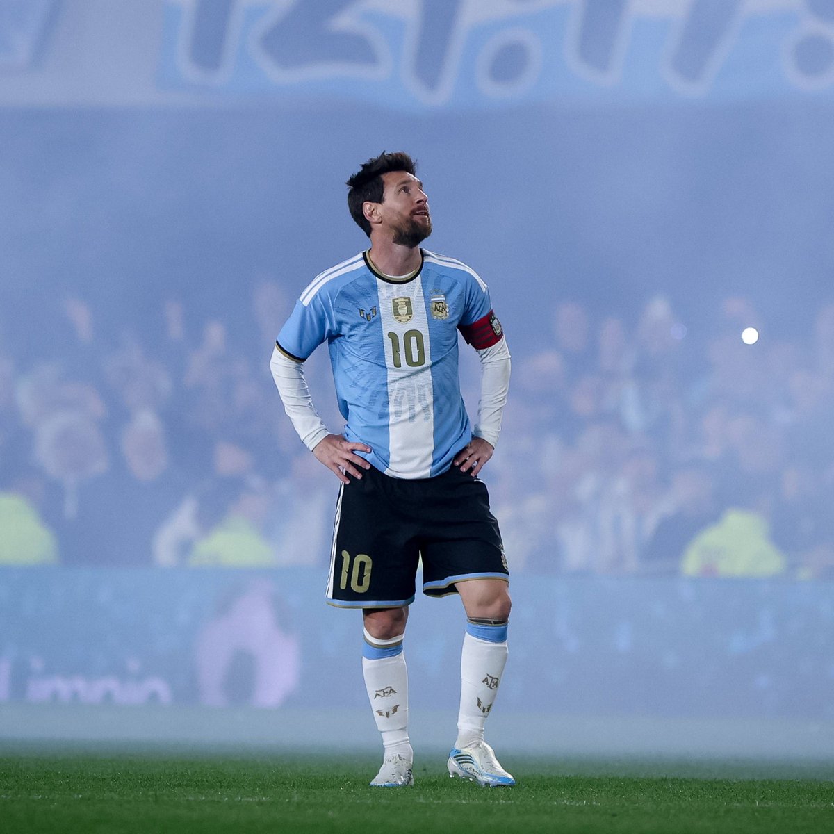 SofascoreBR's tweet photo. Lionel Messi pela Argentina:

⚔️ 208 jogos (186 titular)
⚽️ 126 gols (!)
🅰️ 67 assistências (!)
🅿️ 193 participações em gols (!)
⏰ 89 mins p/ participar de gol (!)
💯 Nota Sofascore 8.11

🇦🇷🐐 https://t.co/KdVnHj4wdw
