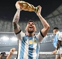 MDRfutbol's tweet photo. Juan 1:18, "a Dios nadie lo ha visto jamás". 
Yo lo acabo de ver por ultima vez vestir la 10 de mi selección y con la cinta de capitán.
Gracias Messi si alguien me dio los días mas felices de mi vida fuiste vos y hoy te vas como el mejor de la historia del país que mas te ama. https://t.co/rxQRIxcXhJ