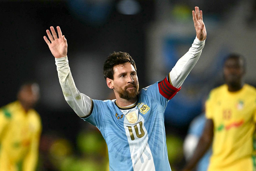Abokr10's tweet photo. نهاية المباراة : 🇦🇷 الأرجنتين 3-0 بنين 🇧🇯

رسميًا : انتهت مسيرة أعظم لاعب في التاريخ ليونيل ميسي مع المنتخب الأرجنتيني.

شكرًا على كل شيء يا كاتب التاريخ

💔🐐 https://t.co/25dIsG8BIh