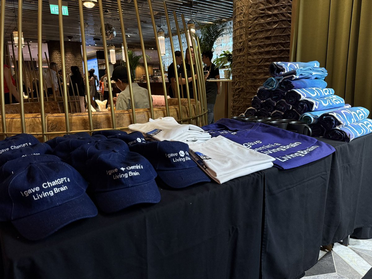 chatandbuild's tweet photo. We are soooooooo READY!
#BringYourOwnBrain
@chatchat @livingbrain @OpenAI @Google @MicroStrategy @BNBCHAIN https://t.co/M1s58VYPL9