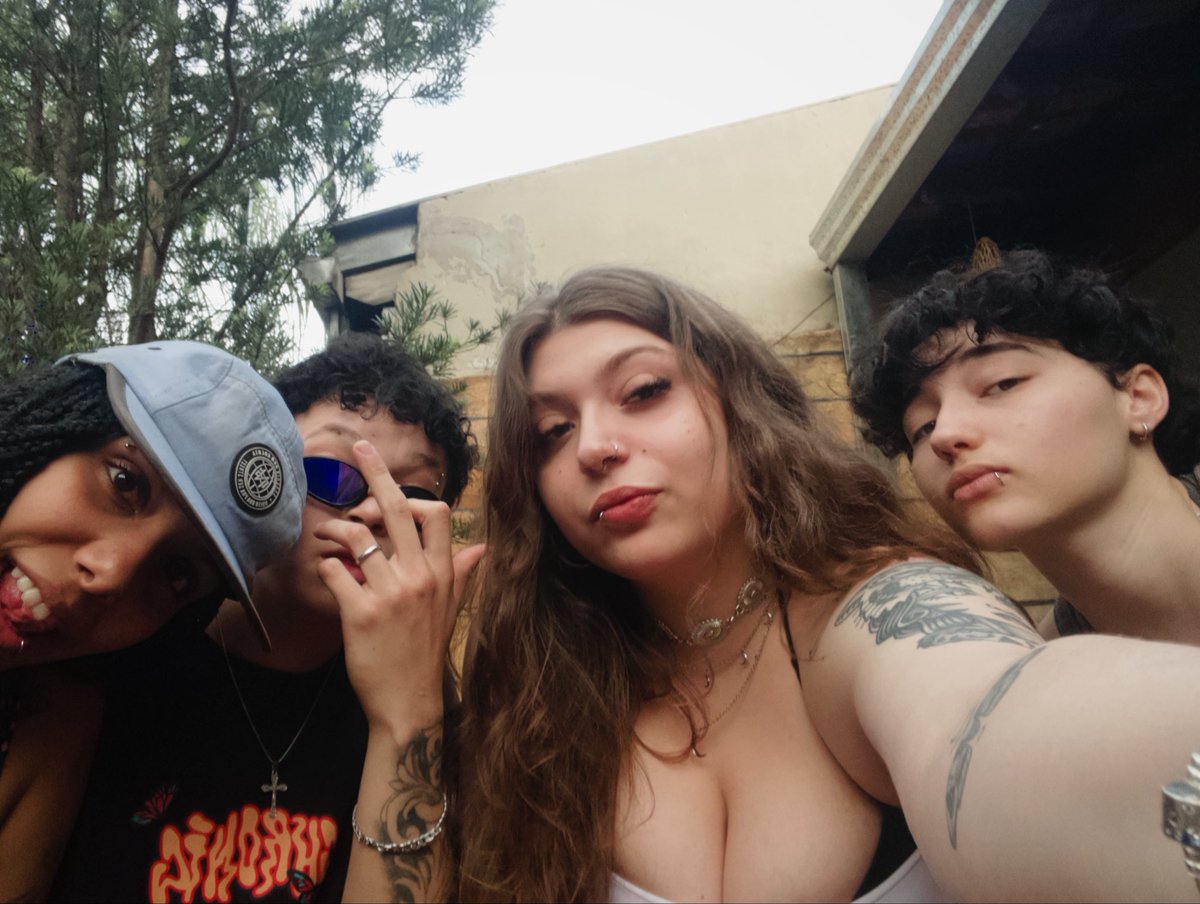 raypwr_'s tweet photo. vsfd com com saudade dessas porrinha fedida 😩 @lubelle07 volta!! https://t.co/shgC8Y3gWj