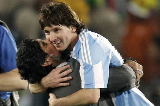 MDRfutbol's tweet photo. Juan 1:18, "a Dios nadie lo ha visto jamás". 
Yo lo acabo de ver por ultima vez vestir la 10 de mi selección y con la cinta de capitán.
Gracias Messi si alguien me dio los días mas felices de mi vida fuiste vos y hoy te vas como el mejor de la historia del país que mas te ama. https://t.co/rxQRIxcXhJ