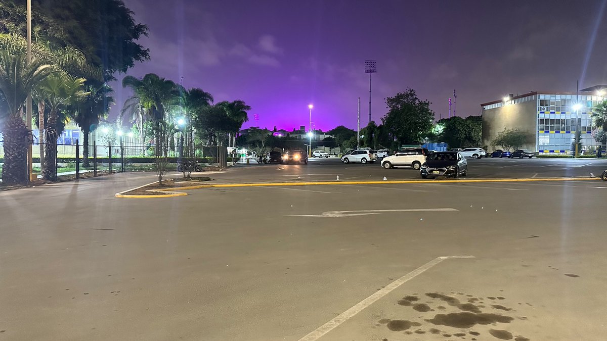 IntoTheSun_1306's tweet photo. Parece que en San Marcos hubiera caído un enorme meteorito morado.

Es simplemente... hermoso https://t.co/h3uQuoUJuB
