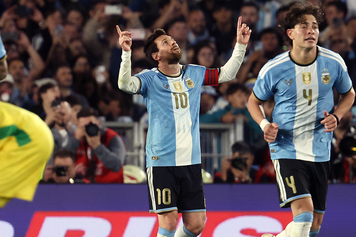 SoccerKingJP's tweet photo. 🇦🇷試合結果🇦🇷
メッシが代表ラストマッチで圧巻の1G2A…通算208試合126ゴールでアルゼンチン代表に別れ
https://t.co/CGrvX6gwWa

🗣️編集部より
「メッシの代表引退試合となったベナン戦は3－0で快勝。盟友オタメンディへのアシストにPKでのゴールと最後まで“GOAT”でした」 https://t.co/uYG3WSRAZe