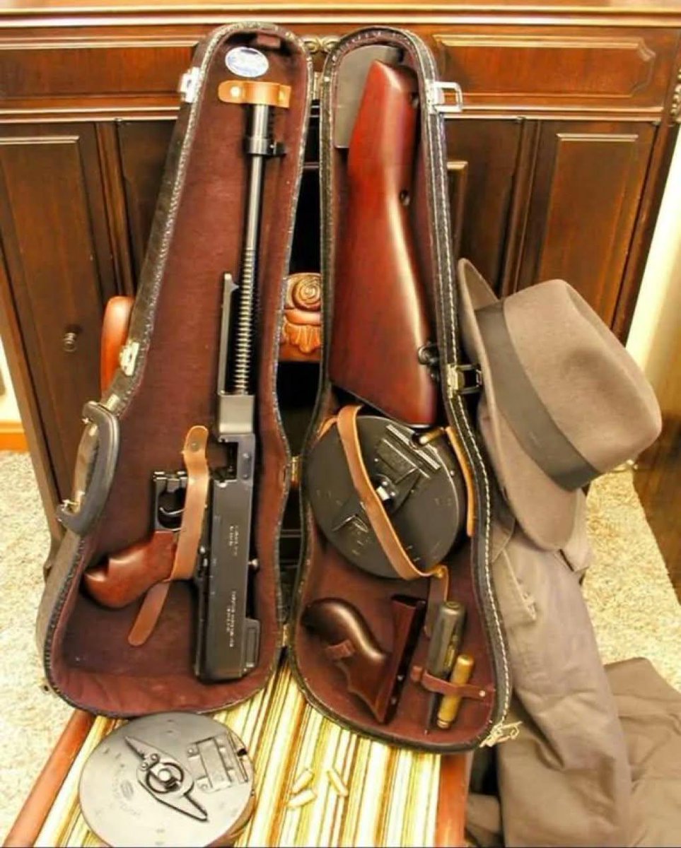 Rut_Verve's tweet photo. Does anyone happen to know the year this violin was made? I’d love to know more about it. https://t.co/lSStA56ZWV