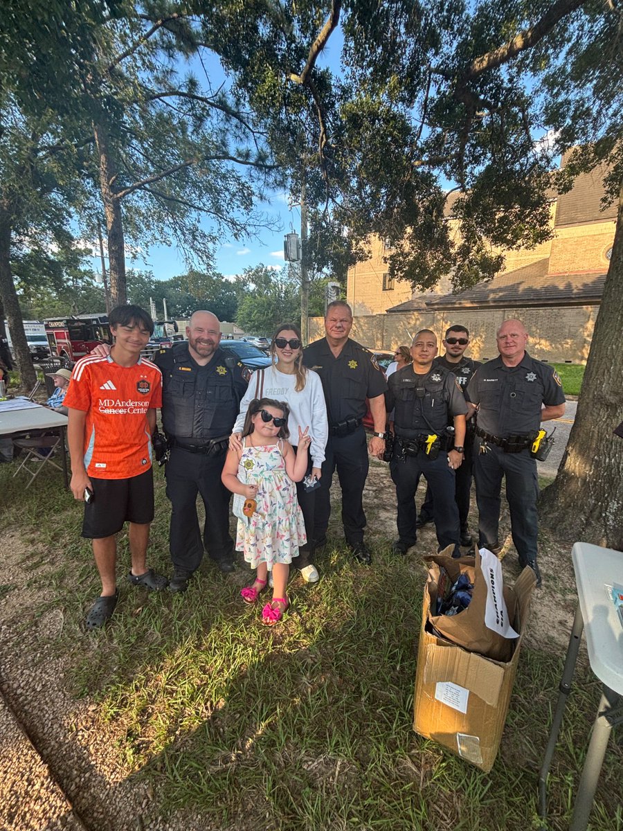 HCSOTexas's tweet photo. Chief Nanny is out in the community tonight, celebrating National Night Out with our neighbors!
#NNO2026 #HCSONNO2026 https://t.co/kCmPUlhQRx