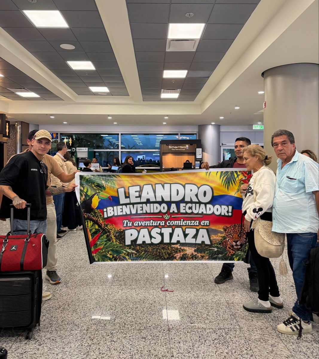 leandroloaizam's tweet photo. Hola viciosos, ya llegamos a Ecuador y estamos en camino a Pastaza, llegaremos algo tarde entonces hoy no habrá stream, mañana nos activamos con el contenido por acá 🇪🇨❤️ https://t.co/XWOwKDmZ3i