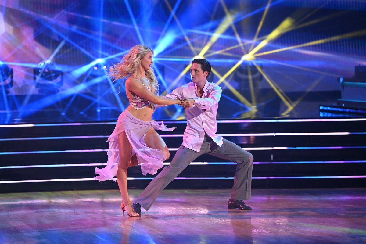 officialdwts's tweet photo. Connor Wood and Rylee Arnold brought all the heat to that smooth Rumba! 🙂‍↕️ #MariahCareyNight #DWTS https://t.co/LgUjtqMO9d