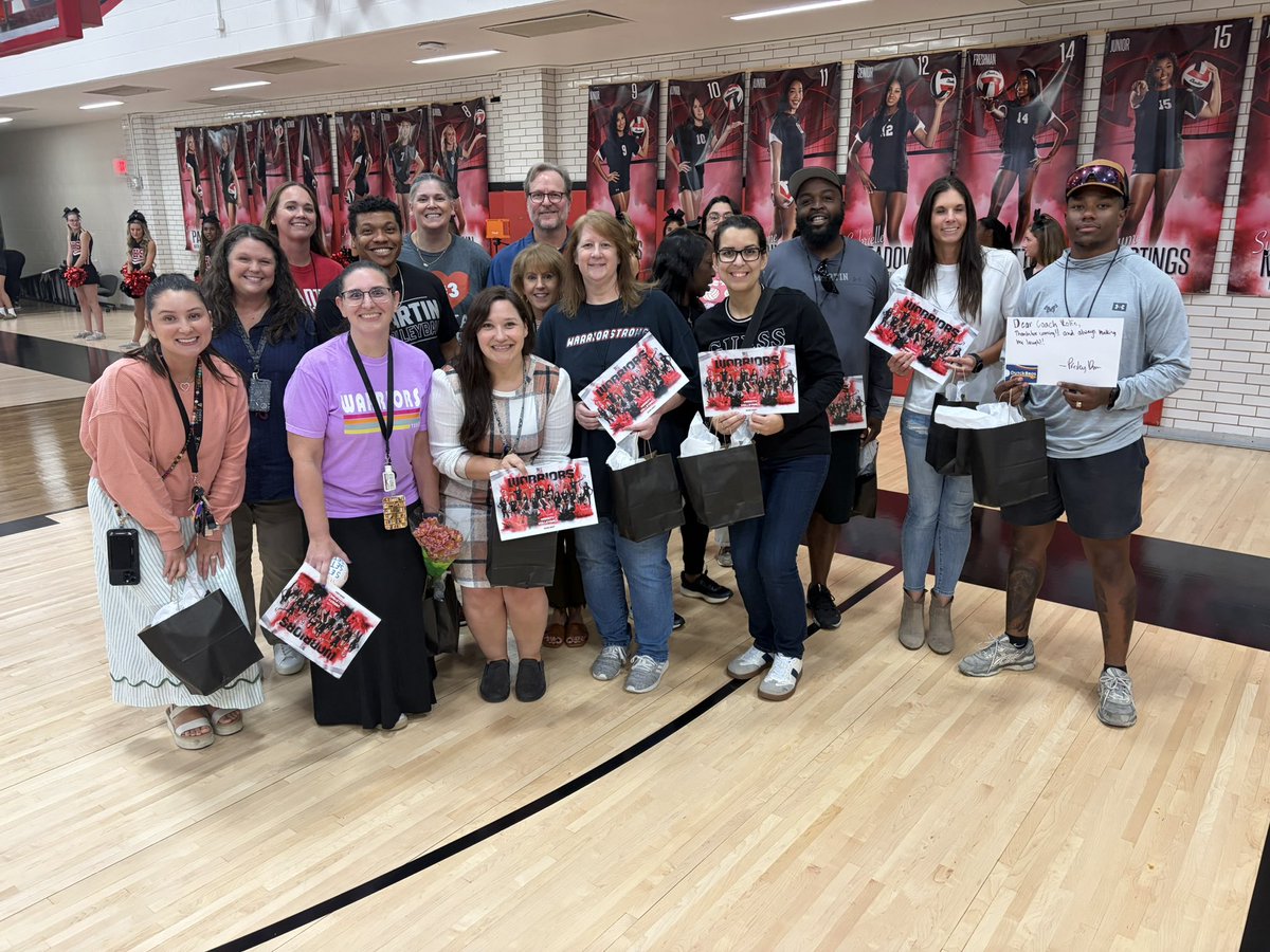 martinwarriorvb's tweet photo. Thank you to all the Teachers who came out tonight as we celebrated them for Teacher Appreciation Night! We are so grateful for all that they do in classroom for our student athletes!❤️👌🏾 https://t.co/WEJQjhYfVq