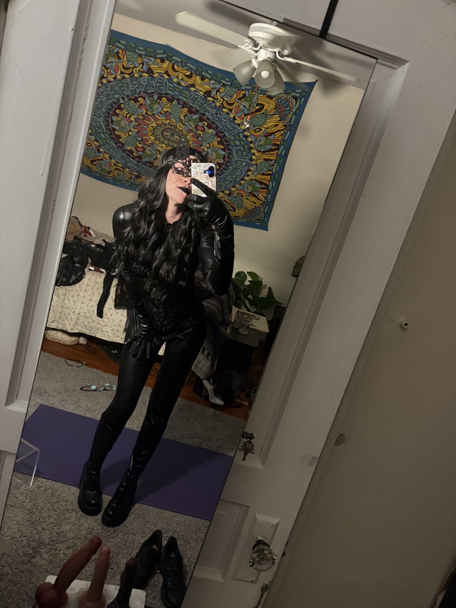 jadethorn126's tweet photo. Dress up 🤭 https://t.co/jPnijqAITC