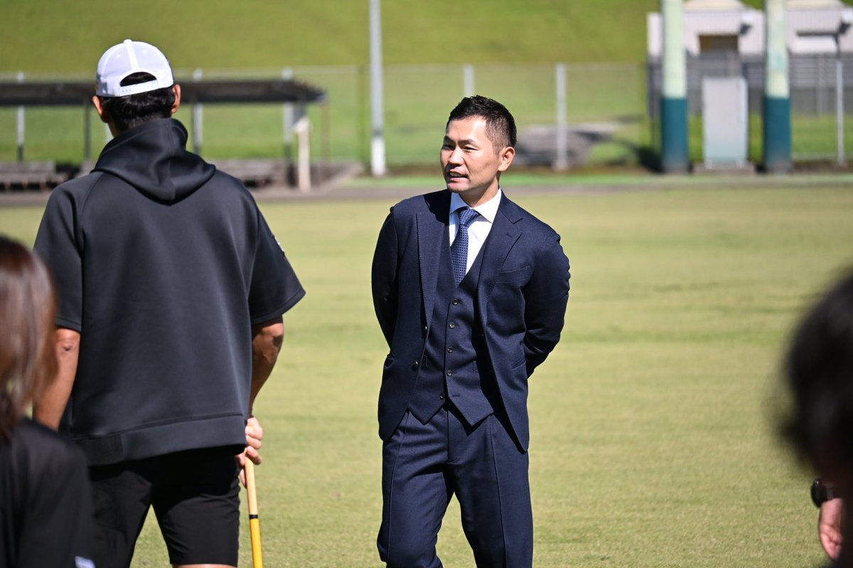 nishispo_hawks's tweet photo. 【みやざきフェニックス・リーグ】

中村晃さんがあいさつに来ています

#sbhawks https://t.co/zOrQAEzmUD