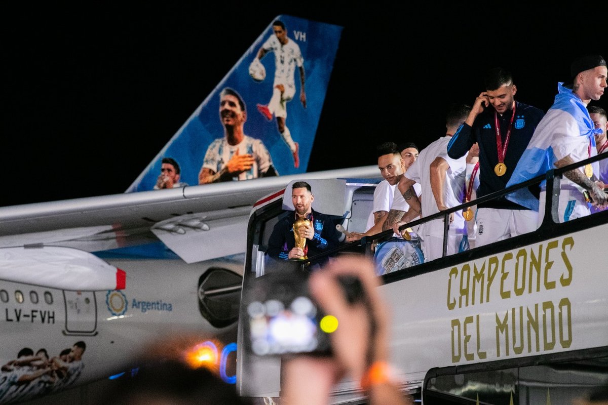 SpottersArg's tweet photo. 🇦🇷 GRACIAS MESSI https://t.co/atWAI2o65b