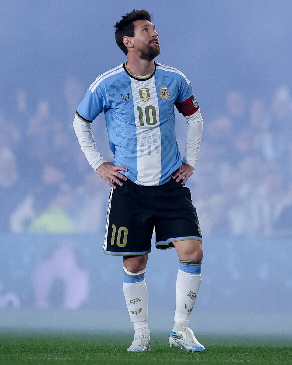 RMCsport's tweet photo. 🇦🇷🐐 Voilà, c'est fini. ► https://t.co/PjiFSeFAXQ https://t.co/rpd3rOXuRk
