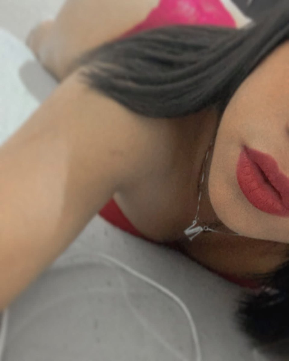 diaz5tfk's tweet photo. Besito de buenas noches o noche de buenos besos? #transgirl https://t.co/ZIaJVTvWM8