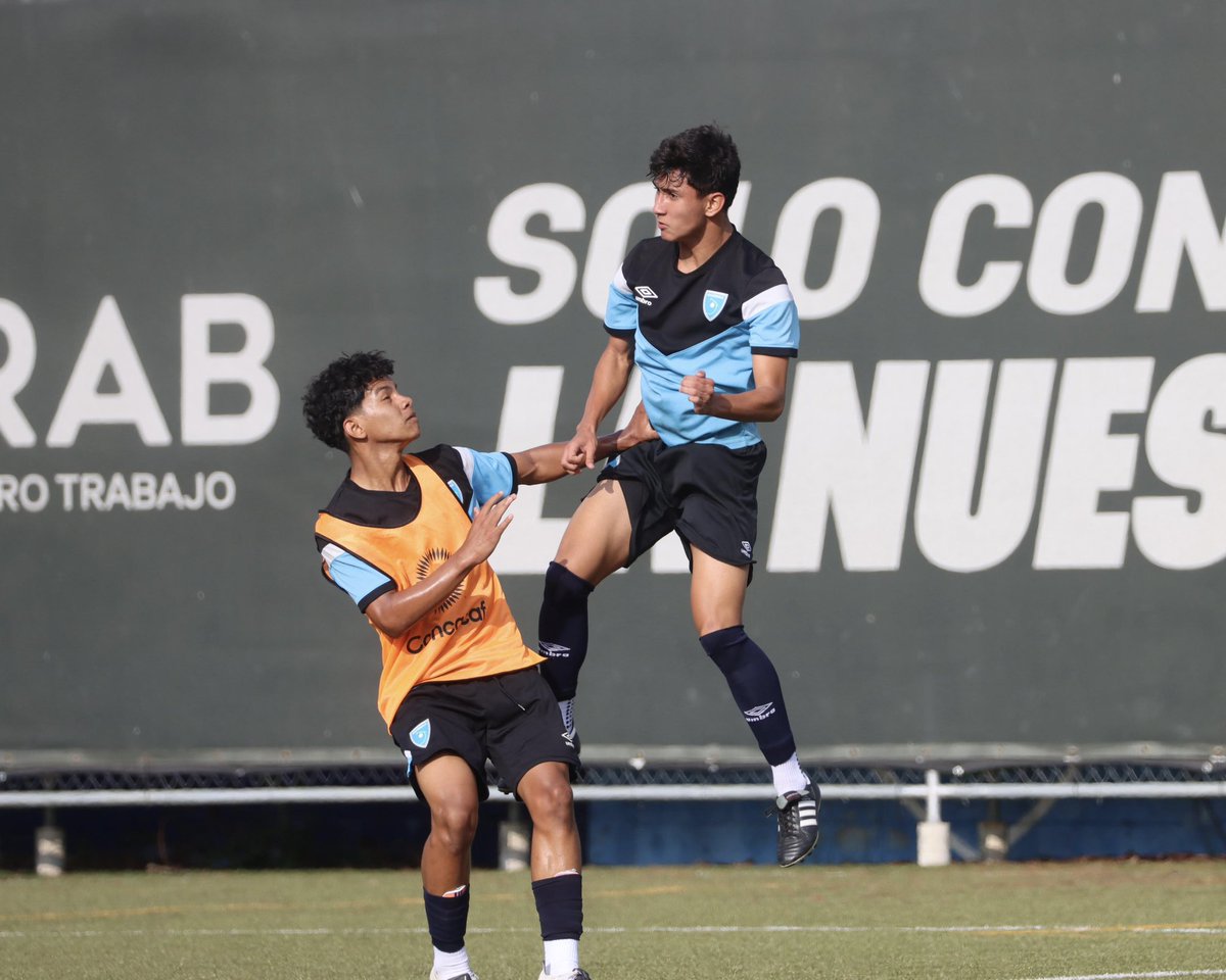fedefut_oficial's tweet photo. #SeleSub15 ¡ ¡  EL TRABAJO CONTINÚA ! ! 💪⚽️🇬🇹 

La Selección Sub 15 sumó un entreno más en el -CAR-, con trabajos físicos, técnicos y tácticos. 

Te compartimos las 📸 imágenes 

#VamosGuate #VamosSele https://t.co/dv5d1GCfSf