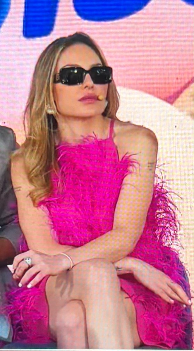 FatimaAvina3's tweet photo. Listas para ver a la güera más preciosa del mundo mundial 

GEMA EN VIVO 🪩🪩 @garoagema https://t.co/wj4Dm3OuRD