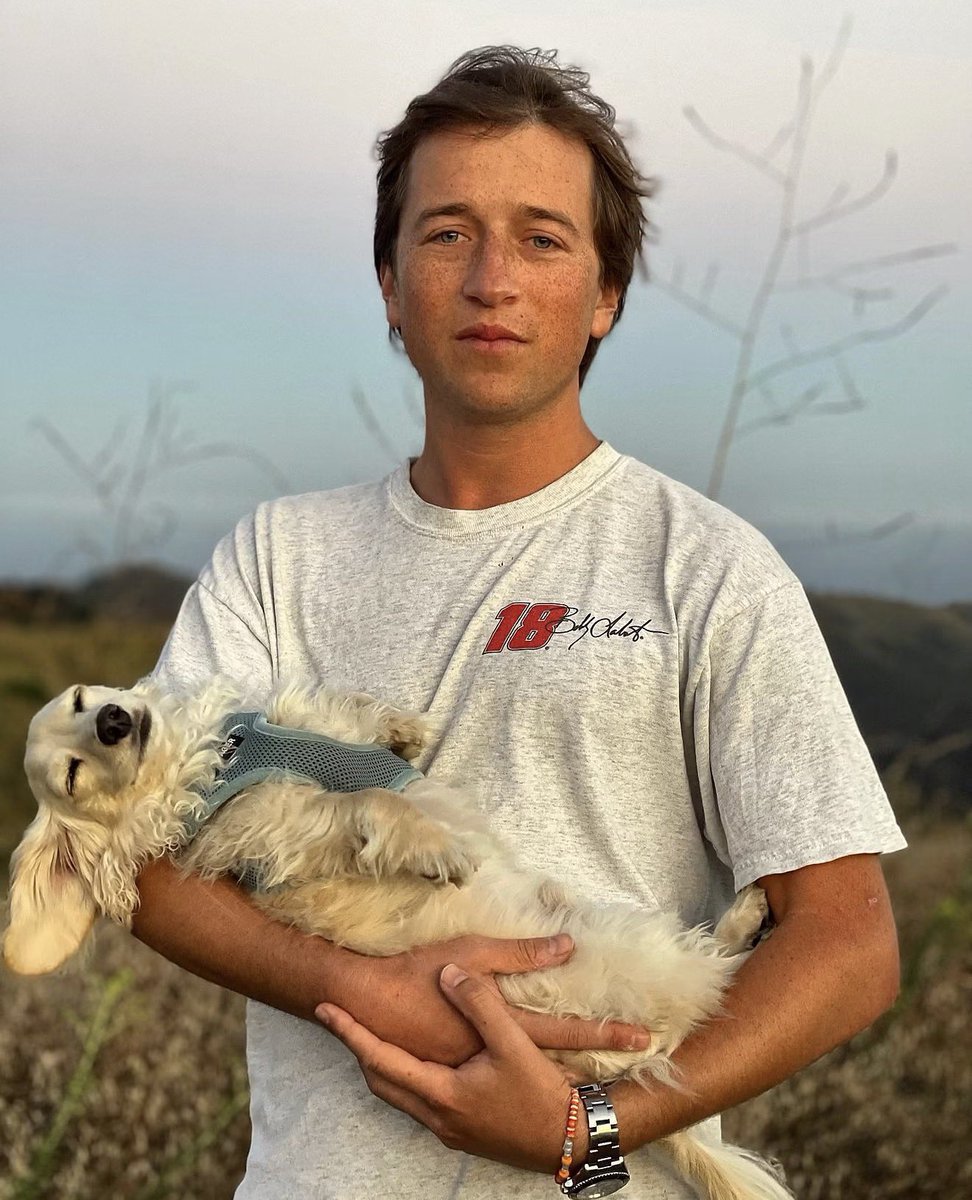 cowboyjigsaw's tweet photo. he holds me in his big arms drunk and i am seeing stars this is all i think of https://t.co/b6yjB4xny7