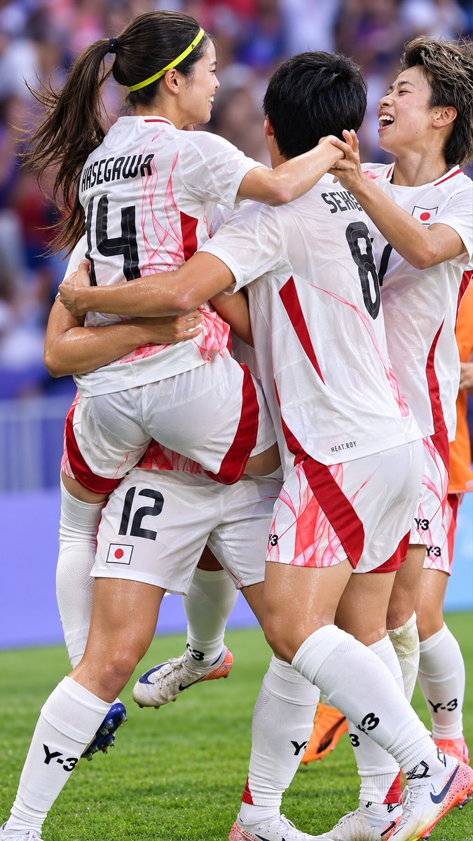 moro0814's tweet photo. 頼りになります。
仲間と抱き合って喜びを分かち合う瞬間には、競技中とはまた違ったアスリートの魅力があります。
こういう一体感を感じられる瞬間、やっぱりスポーツっていいですね✨
#女子サッカー #女子アスリート https://t.co/H1DjAhBclN
