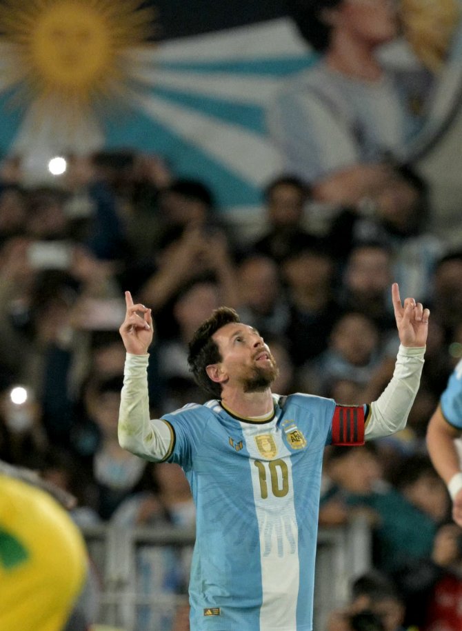 Cross_206's tweet photo. El Adiós del Astro Argentino
Lionel Messi se despidió de la selección argentina en una noche soñada, 1 gol y dando 2 asistencias: a Nicolás Otamendi, quien también anunció su retiro y Nico Paz quien es considerado el heredero del N° 10. https://t.co/DltiWLf8hU
