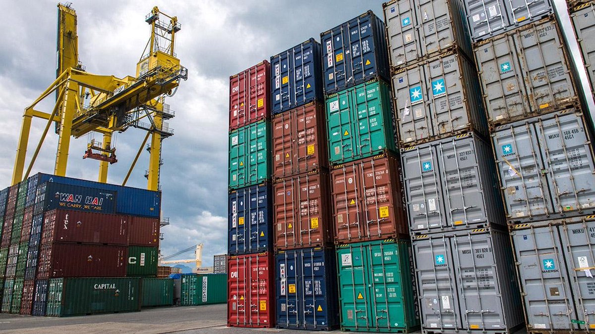ERodDev's tweet photo. #Trade is associated w #manufacturing value added gains, &amp; more jobs, but still relies on imported inputs rather than local materials. Also, more trade brings higher Green House Gases #GHG. Today #Asia needs to focus on higher quality growth, says @ADBInstitute CEO BambangBrodjo. https://t.co/VPaRuMRe0C