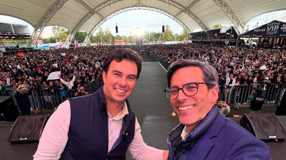 davidnovoatosca's tweet photo. Esa capacidad financiera y operativa también nos permitió hacer cosas diferentes: impulsar proyectos innovadores como Luztopía, seguir desarrollando y consolidando el Festival de Verano y destinar recursos del propio Patronato a proyectos que ampliaron la actividad más allá de las semanas tradicionales de Feria.

Parte de esos recursos también se convirtió en patrimonio para la ciudad. Entre otras acciones, dejamos una inversión cercana a 12 millones de pesos en el área de juegos del Parque Explora, un espacio que permanece para las familias y, especialmente, para las niñas y los niños de León.

Por otro lado @MiguelZacarias, al concluir nuestra administración entregamos el Patronato con alrededor de 60 millones de pesos disponibles en cuentas bancarias. Adjunto nuevamente el estado de cuenta para que este dato también pueda verificarse.

Por eso no es correcto poner en una misma bolsa los 200 millones aportados por el Estado, los remanentes generados por las distintas ediciones de la Feria y el saldo bancario con el que se entregó el Patronato. Son conceptos distintos y cada uno debe analizarse por lo que representa.

Precisamente por eso insisto en discutir con datos, pero también en comparar correctamente qué mide cada dato.

Ahora bien, como también te comenté en la entrevista, desde nuestro punto de vista la gestión al frente de la Feria debía cumplir con tres objetivos indispensables:

Primero, tener un profundo sentido social, para que la Feria generara beneficios para las y los leoneses y guanajuatenses y dejara también un legado para la ciudad.

Segundo, ser cada vez más atractiva turísticamente y fortalecer el posicionamiento de León y Guanajuato, porque atraer visitantes y generar exposición nacional e internacional contribuye a la derrama económica, a la marca ciudad y, finalmente, al bienestar de nuestra gente.

Y tercero, innovar permanentemente en contenidos y experiencias, para mantener vigente a la Feria, atraer nuevos públicos y seguir consolidándola como uno de los grandes eventos de México.

Bajo esos tres criterios tomamos nuestras decisiones. Nuestra responsabilidad como Patronato era muy clara y delimitada: administrar de forma eficiente la institución y hacer la mejor Feria posible bajo los objetivos encomendados. Pretender evaluar la pertinencia de estos recursos sugiriendo que debieron gastarse en las necesidades de otras dependencias municipales es caer en un error básico de presupuestación pública. A nosotros nos correspondía dar resultados sobre el mandato específico de la Feria, y ahí las cuentas están entregadas.

Y es precisamente dentro de esa visión institucional donde debe entenderse Inspira.

La Feria es plural y durante nuestra gestión escuchamos también a mucha gente que pedía hacer cosas diferentes. Inspira fue una apuesta por generar nuevos contenidos, traer a León personalidades de talla internacional y contribuir al posicionamiento de nuestra ciudad y nuestro estado.

Tú puedes considerar que destinar recursos a traer figuras como Serena Williams o Checo Pérez fue un gasto excesivo. Yo considero que fue una inversión en contenido, innovación y posicionamiento.

Y también existen datos para evaluar el interés que generó. Al evento de Checo Pérez asistieron alrededor de 11 mil personas.

Pero el impacto no terminó en quienes estuvieron físicamente ahí. Su presencia en León ocurrió en un momento de enorme atención internacional sobre su carrera y generó cobertura nacional e internacional, incluso en medios especializados de Fórmula 1.

El posicionamiento turístico de una ciudad también se construye a través de ese impacto mediático. Cuando León aparece en medios nacionales e internacionales asociado a acontecimientos y personalidades de relevancia mundial, se fortalece la marca ciudad y se amplifica el alcance de la propia Feria. (2/3)
