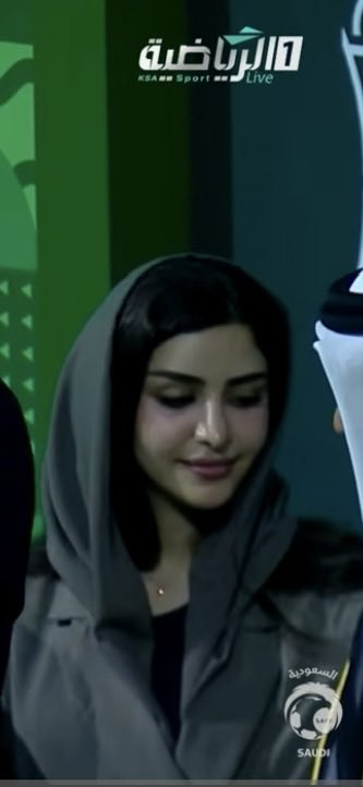 elham1419's tweet photo. منهي البنت هاذي ؟
#خليجي٢٧ 
#السعودية_الإمارات https://t.co/4e9gwmvph7