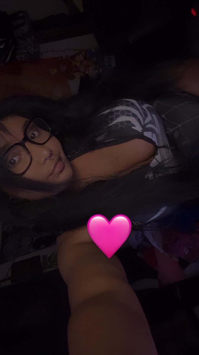 SnaillsAlive's tweet photo. I did a venom cosplay 🕷️ #cosplay #ebonypyt https://t.co/tfGDTOo9gs