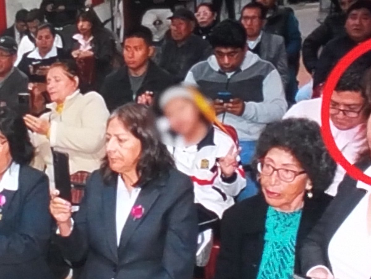 Constantino591's tweet photo. Profesores pagados por el Estado, del fenatep vínculados al movadef-sl reunidos con congresistas de JP, el "lavado de cerebro" a los alumnos se ve en las elecciones en el Sur del país. https://t.co/eHkWpNJTUa