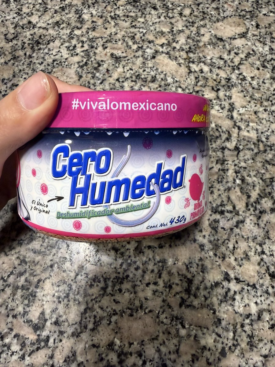 baratcarla's tweet photo. NADIE compre esta madre de cero humedad con aroma
Lo guardé en la alacena CERRADOOOOOO y ya todos mis enlatados y frascos y etc saben a esa cochinada 😭😭😭 la fragancia está muy cañona, me echo a perder toda la despensa :( estoy muy triste https://t.co/dbWD04wjnl