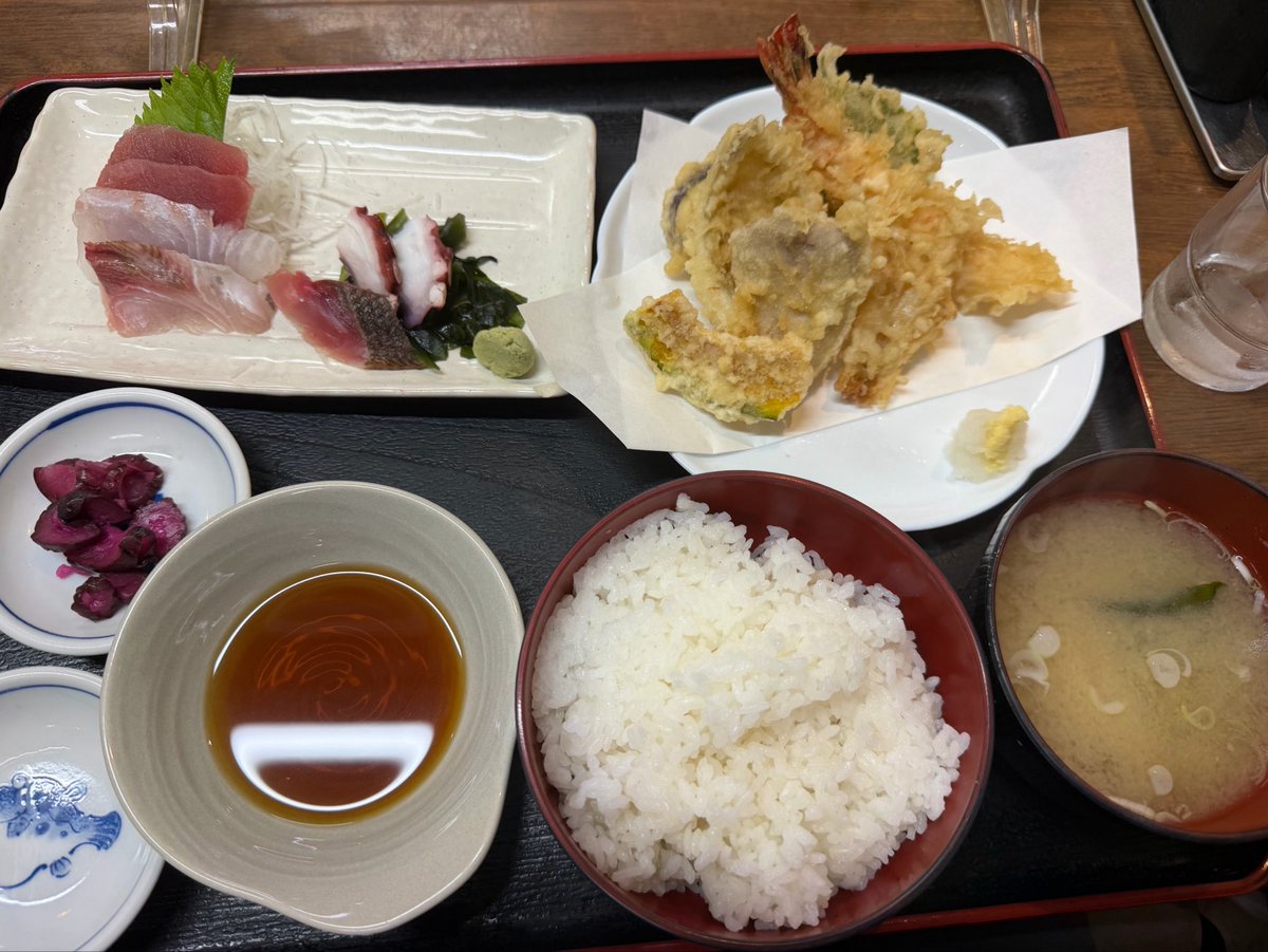 binarynova_09's tweet photo. 水研に訪問して有意義な時間を過ごしたあと、、🙏✨
昨日はひっさしぶりに同期と終電まで飲み散らかした……
無事帰れて何よりですほんと…… https://t.co/7XMfLc04SV