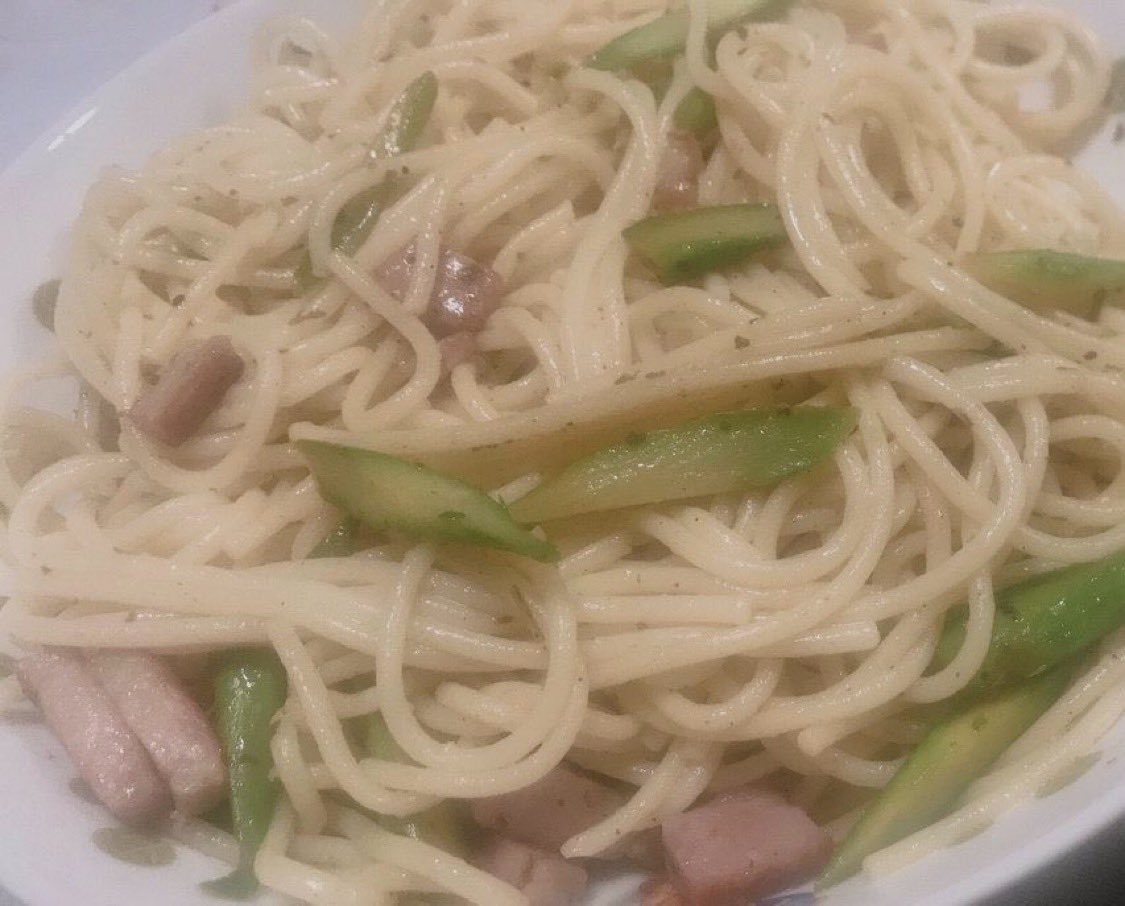 oman__manbou's tweet photo. 今日のご飯はアスパラとベーコンのジェノベーゼ🍝
#デブ専男子
#デブ専 #裏垢女子
#デブ専男子と繋がりたい
#デブ専さんと繋がりたい
#ぽっちゃり好き
#ぽっちゃり女子と繋がりたい
#ぽっちゃり好きと繋がりたい
#裏アカ女子 https://t.co/R6Ecor3BKH