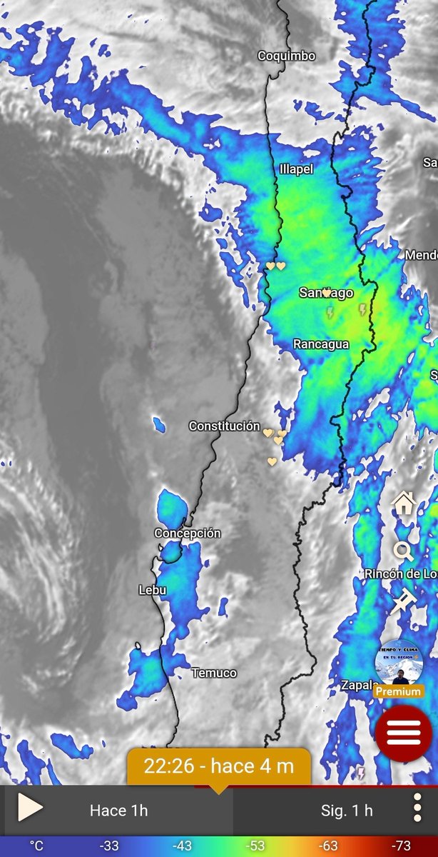 EdoWeatherman's tweet photo. ALERTA POR FUERTES TORMENTAS.

Mientras se mantiene la lluvia en parte de la zona central, ya se desarrollan las primeras tormentas eléctricas en algunas localidades. 
Este miércoles gran inestabilidad en sectores de la zona central y sur, se esperan fuertes chubascos, probables tormentas eléctricas, granizos y viento fuerte.
La zona más propensa a esta actividad convectiva será desde la región Metropolitana a Los Lagos.
Posibles nubes tornádicas desde Maule al sur.
Esto se repetirá el jueves.