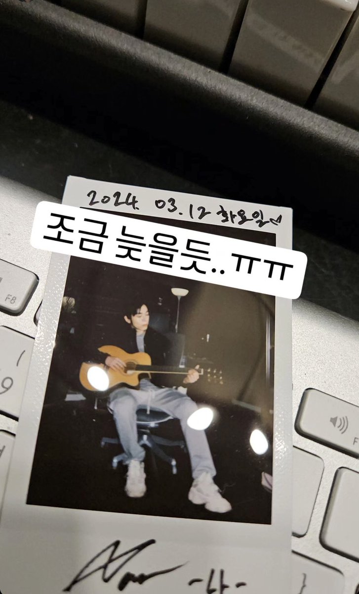 jju_k14's tweet photo. 그래서 그때 재호가 들고있던 폴라로이드 한 뭉치는 다 어떻게 됐을까?
보관했을까? 버렸을까? 
버릴거면 나한테 버리지… https://t.co/1j7HNoaCdb