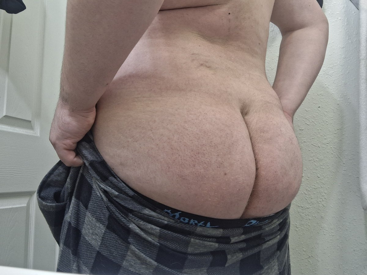 Femmeboy777's tweet photo. I need some more moots lol 
I need to shave 😭 #ass #fatass #gay https://t.co/OgZMFQVFzV