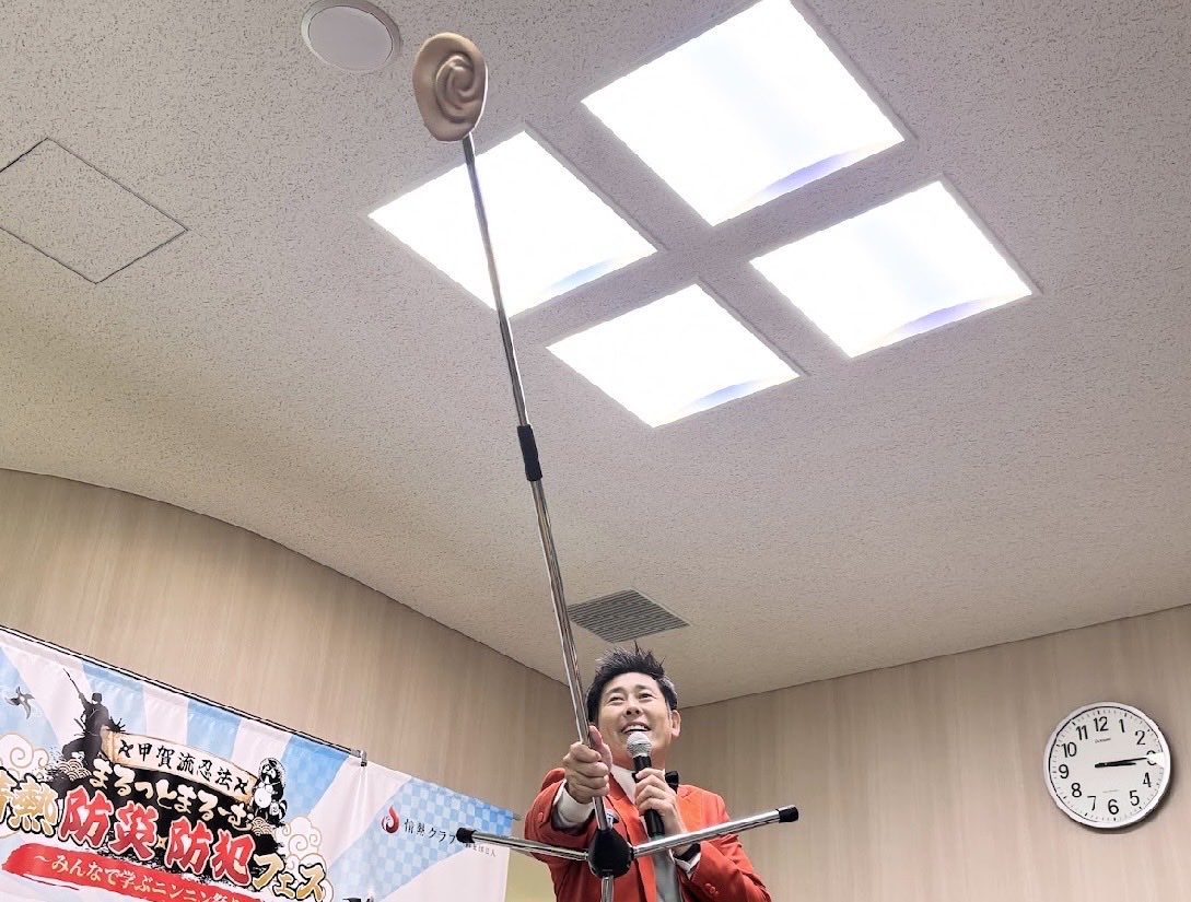 maron_mazoku's tweet photo. #甲賀市 で開催された #情熱防災防犯フェス2026 
#マギー審司 さんのマジックショー＆防災トーク🗣️
マジックショーめちゃくちゃ面白い😆
耳だけの登場には👏笑(sns.撮影許可済)
防災トークでは貴重なお話を聞かせていただきました。
↓詳細↓
https://t.co/aLQvQs7KSJ

#情熱クラブ #関暁夫 #オリコン https://t.co/R7TWsZ2Nm2