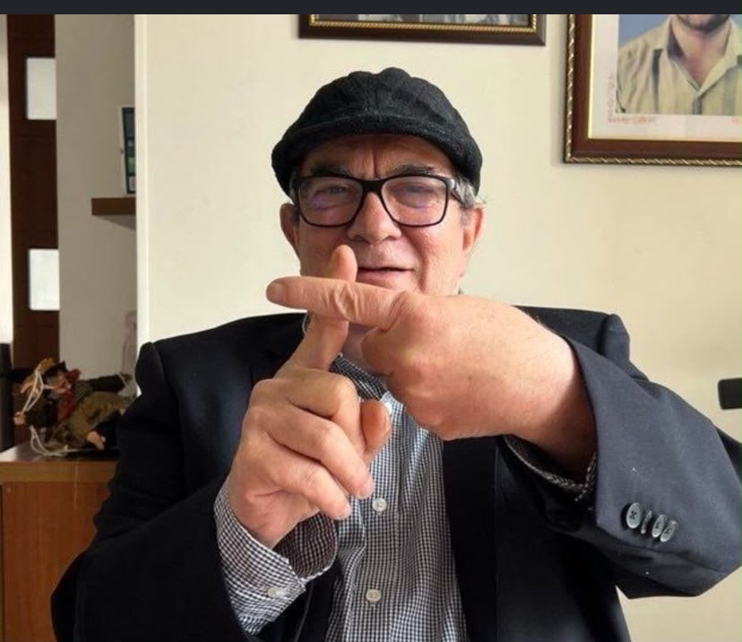 DeisyDorelly's tweet photo. Timochenko narcoasesino , ¿por qué no le explica al país qué significaba esa cruz que usted hacía a las niñas para intimidarlas y someterlas a abusos? Si se resistían, era una señal de consejo de guerra y fusilamiento.

¿O ya se le olvidó asqueroso ?

Toda mi solidaridad con la senadora @charovargas_ por destapar la injusticia y la corrupción.