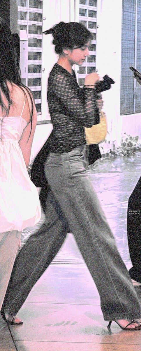elastigrls's tweet photo. mama do nottt play in them heels no matter the occasion #lovethat https://t.co/vrnMbuXDIM