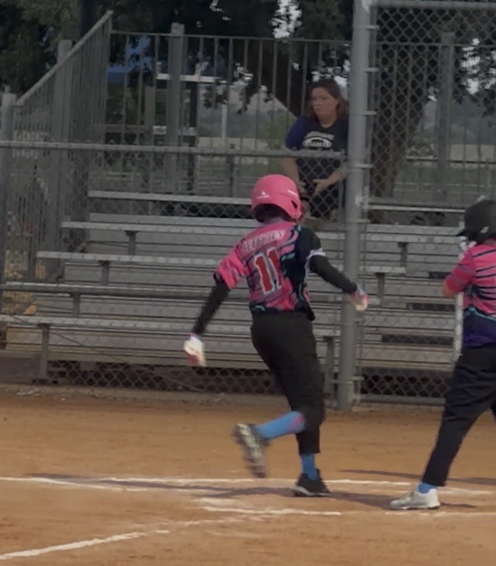 Jeffries_T11's tweet photo. Big swing, big moment! 💥🥎
Putting in the work and making memories one pitch at a time. 💪🔥 #Softball #GameDay #LetsGo #SoftballLife https://t.co/F1lhxnBGL4