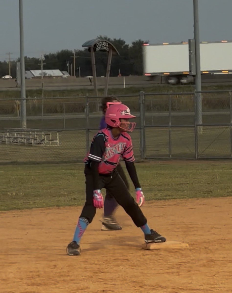 Jeffries_T11's tweet photo. Big swing, big moment! 💥🥎
Putting in the work and making memories one pitch at a time. 💪🔥 #Softball #GameDay #LetsGo #SoftballLife https://t.co/F1lhxnBGL4