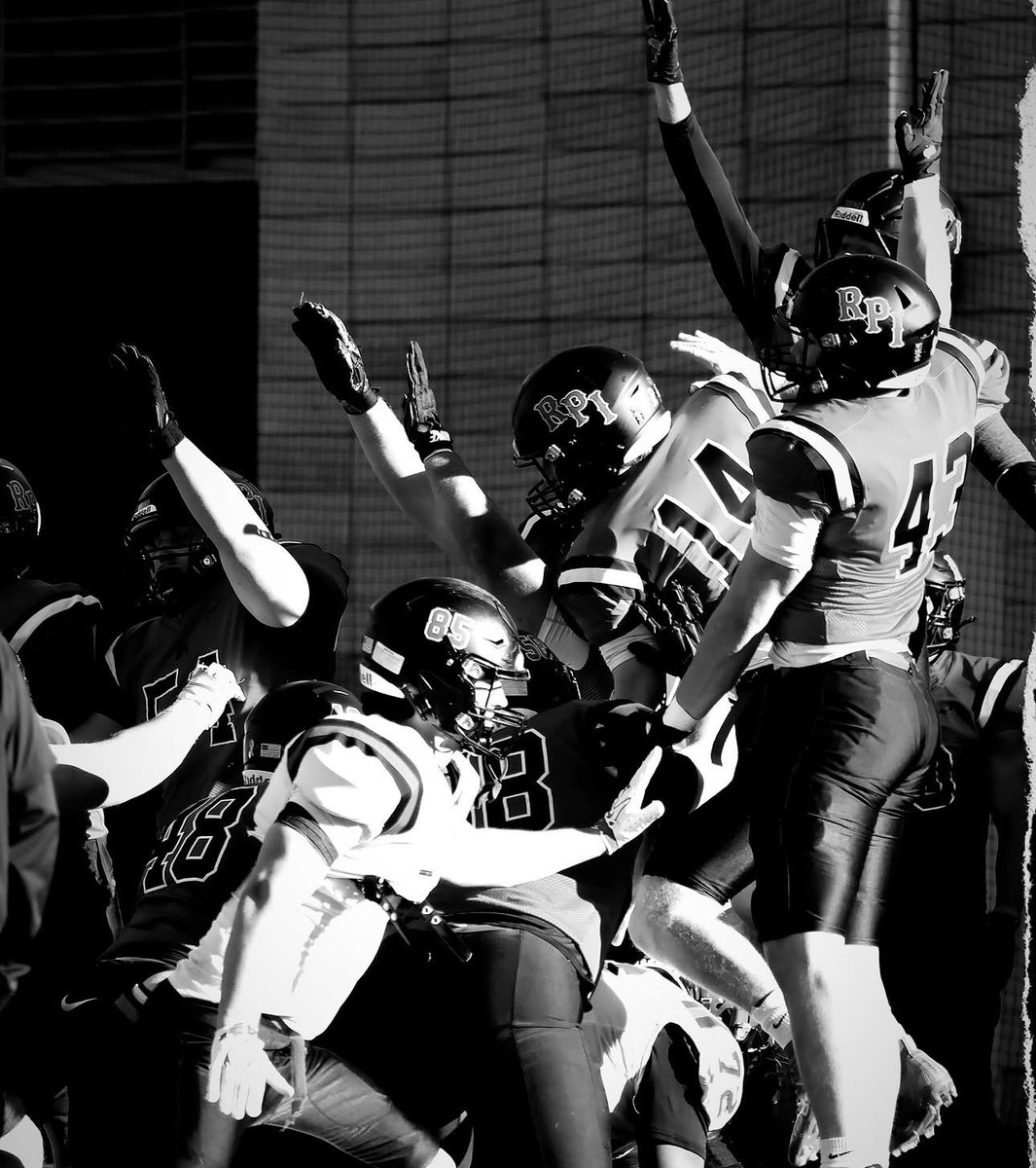 RPIFootball's tweet photo. COMPETE

#REDFAM #TEAM140 #d3fb https://t.co/ZqTnqy48UL