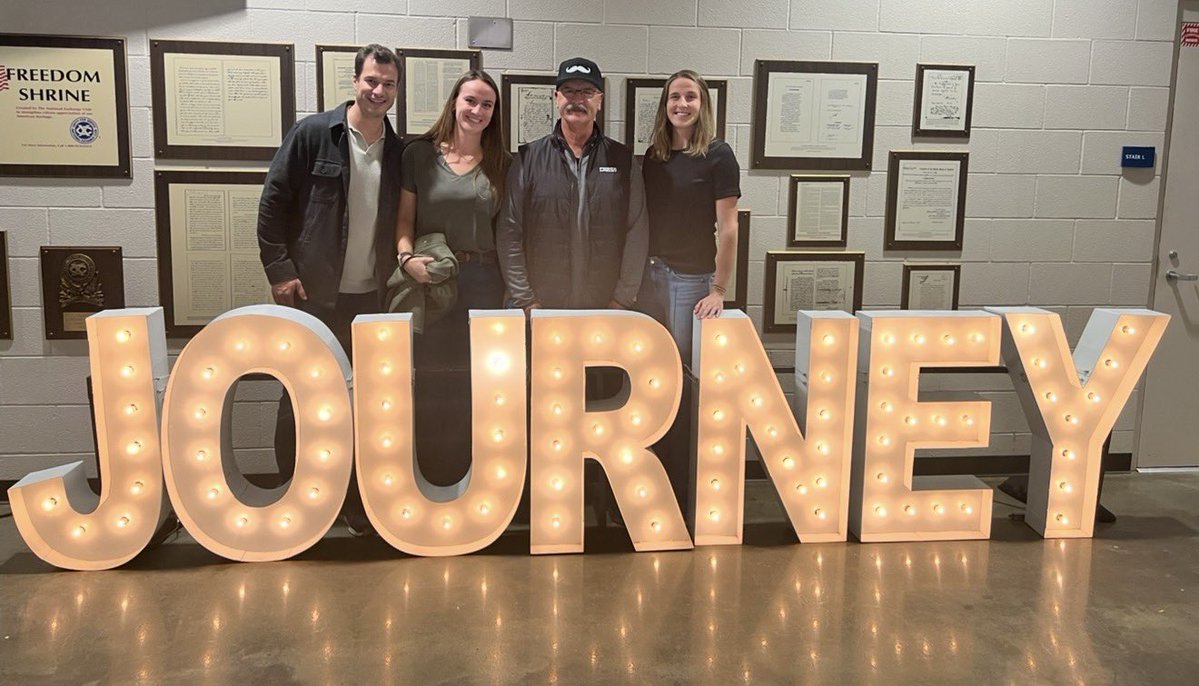 caryeades's tweet photo. Always a good time when u see the band JOURNEY live, but it’s even GOODER when u go with your 2 daughters (& Mo) !
They played 29 songs & almost 2.5 hours w/o a break !
#WhosCryinNow
#OpenArms
#WheelintheSky
#Faithfully
#AlerusCenter https://t.co/AsUPiIxrsg