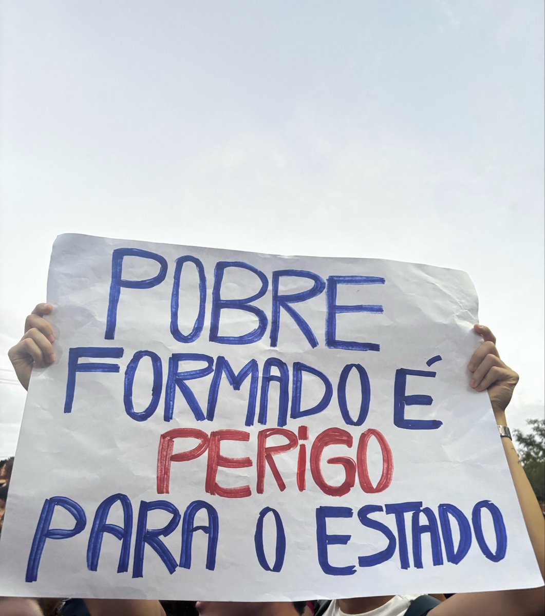 claritadospfc's tweet photo. diretamente da ufpe⭐️ https://t.co/d9vAY75agI