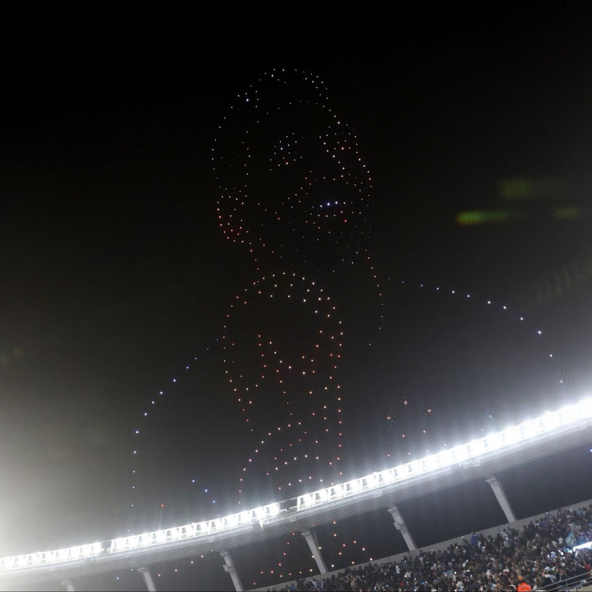 WinnaFC's tweet photo. 🚨| No player in any sport has received this kind of respect in their farewell game. 

Truly the GOAT.🐐 https://t.co/WrYPsWDgWF