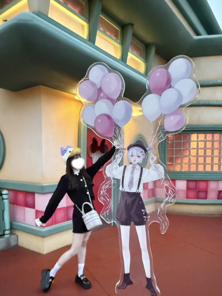 isu3yanko's tweet photo. みゃぱぺとディズニー行ってきたよ➰🎃
バルーンアクスタで撮りたかったからアクスタフォトにも挑戦👊🏻💞
ドナちゃん被ってるのお気に入り♡

 #いすみいいこ https://t.co/gfmohwVndK