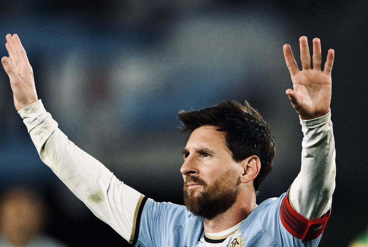 AS_AGabilondo's tweet photo. Messi se va con 208 partidos, 126 goles, 70 asistencias y cuatro títulos con Argentina. Pasó de despreciado a idolatrado. Tocó fondo. Se rehízo. Un genio y a la vez un ejemplo. #Amistosos https://t.co/Fqx9pLPSz6