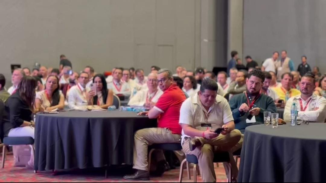 Cami_Lag_'s tweet photo. Escuchar, compartir y aprender son parte de un mismo camino @canacarmexico reúne a quienes forman parte del autotransporte para continuar construyendo juntos #ConvenciónCANACAR2026 https://t.co/uqZdofHxVV