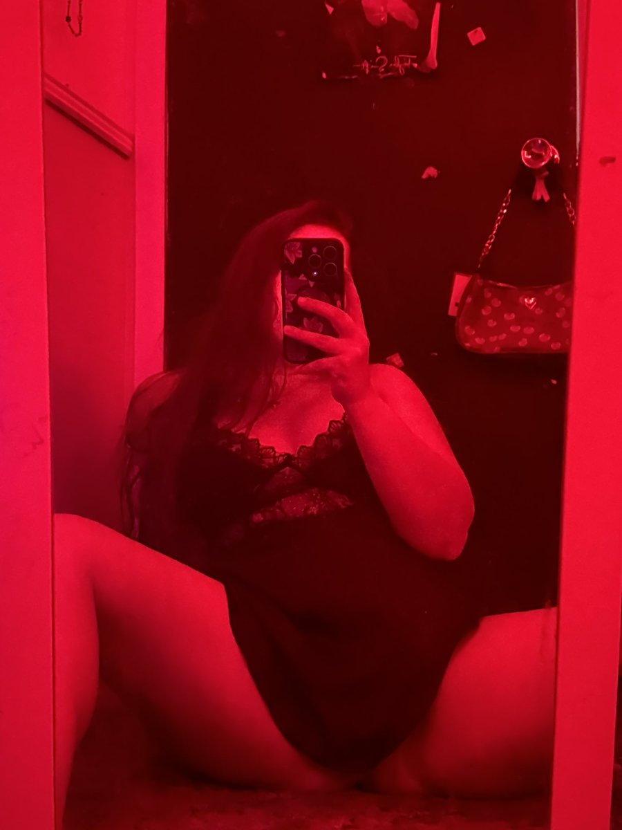 Syd2604's tweet photo. I’m sooo needy lol  #horny #nsfw #dmme #nsfwdm https://t.co/ffKQwXbBGG