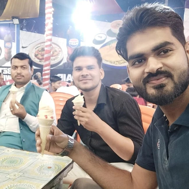 rosebrak2nrdm's tweet photo. ICECREAM ENJOY RATH MELA https://t.co/Uw24PXR3Pc
